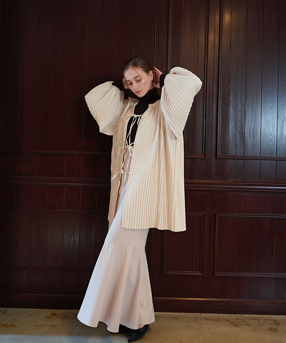 pleats volume blouse | Acka.｜ エーシーケーエー｜公式オンラインストア