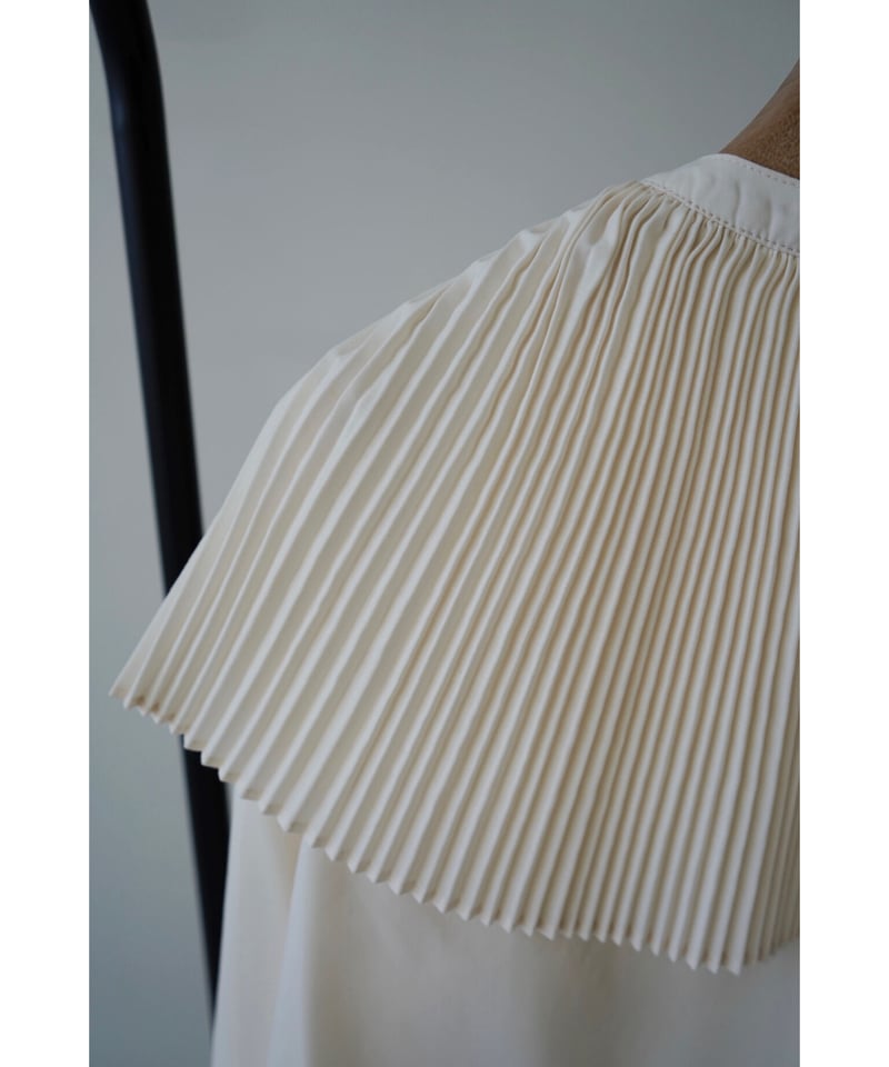 pleats collar blouse | 【Acka.】エーシーケーエー｜公式