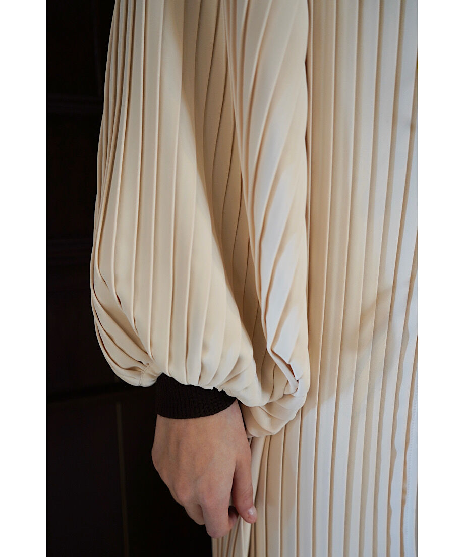 pleats volume blouse | Acka.| エーシーケーエー|公式 pleats volume blouse | Acka.| エーシーケーエー|公式