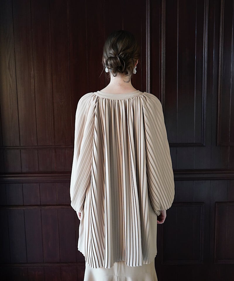 pleats volume blouse | Acka.| エーシーケーエー|公式 pleats volume blouse | Acka.| エーシーケーエー|公式
