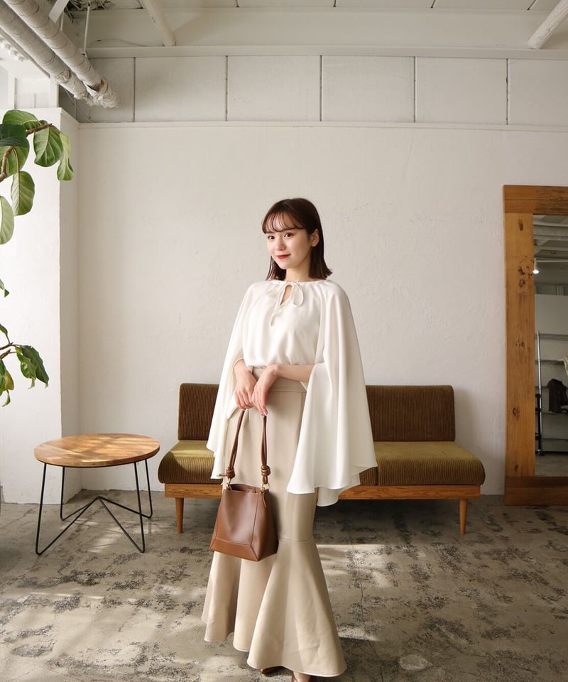 flare slit blouse ( white ) | 【Acka.】エーシーケーエー｜公...