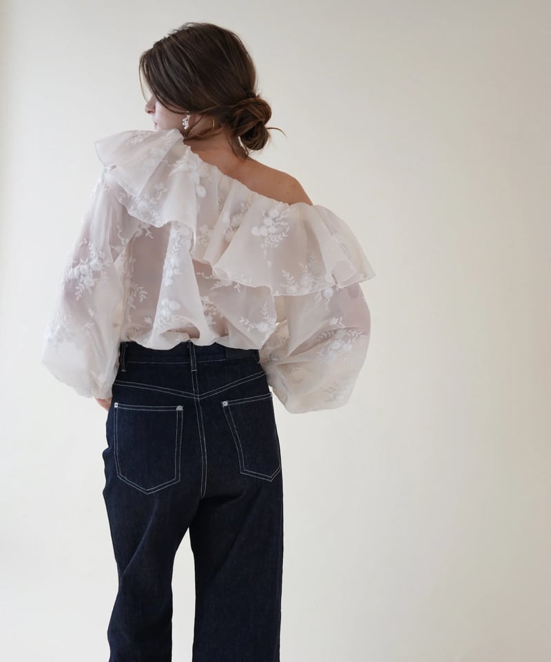 Acka embroidery frill blouse