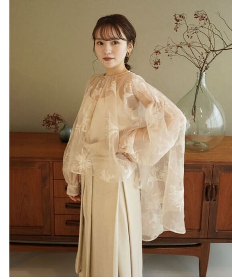 sheer over flare blouse（ivory） | 【Acka.】エーシーケーエ