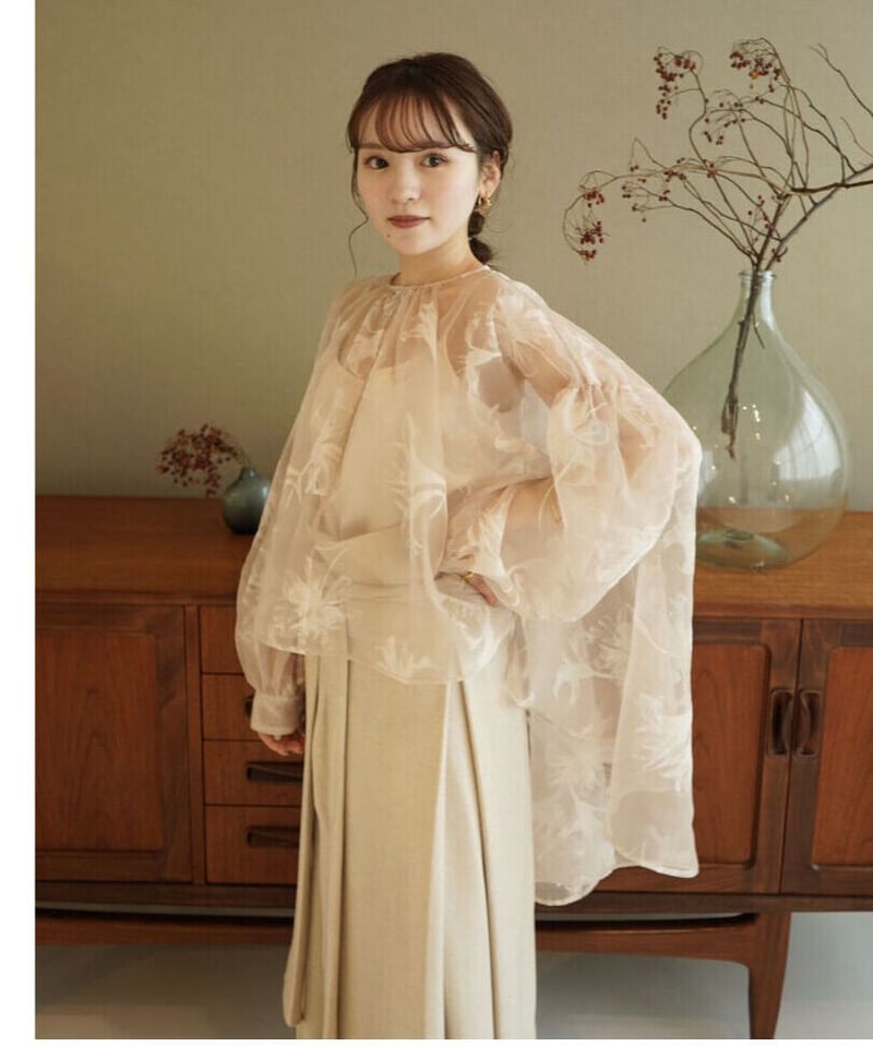 sheer over flare blouse（ivory） | 【Acka.】エーシーケーエ...