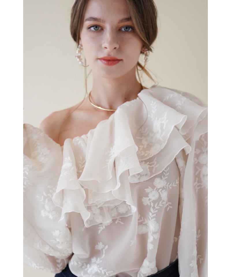 Acka embroidery frill blouse