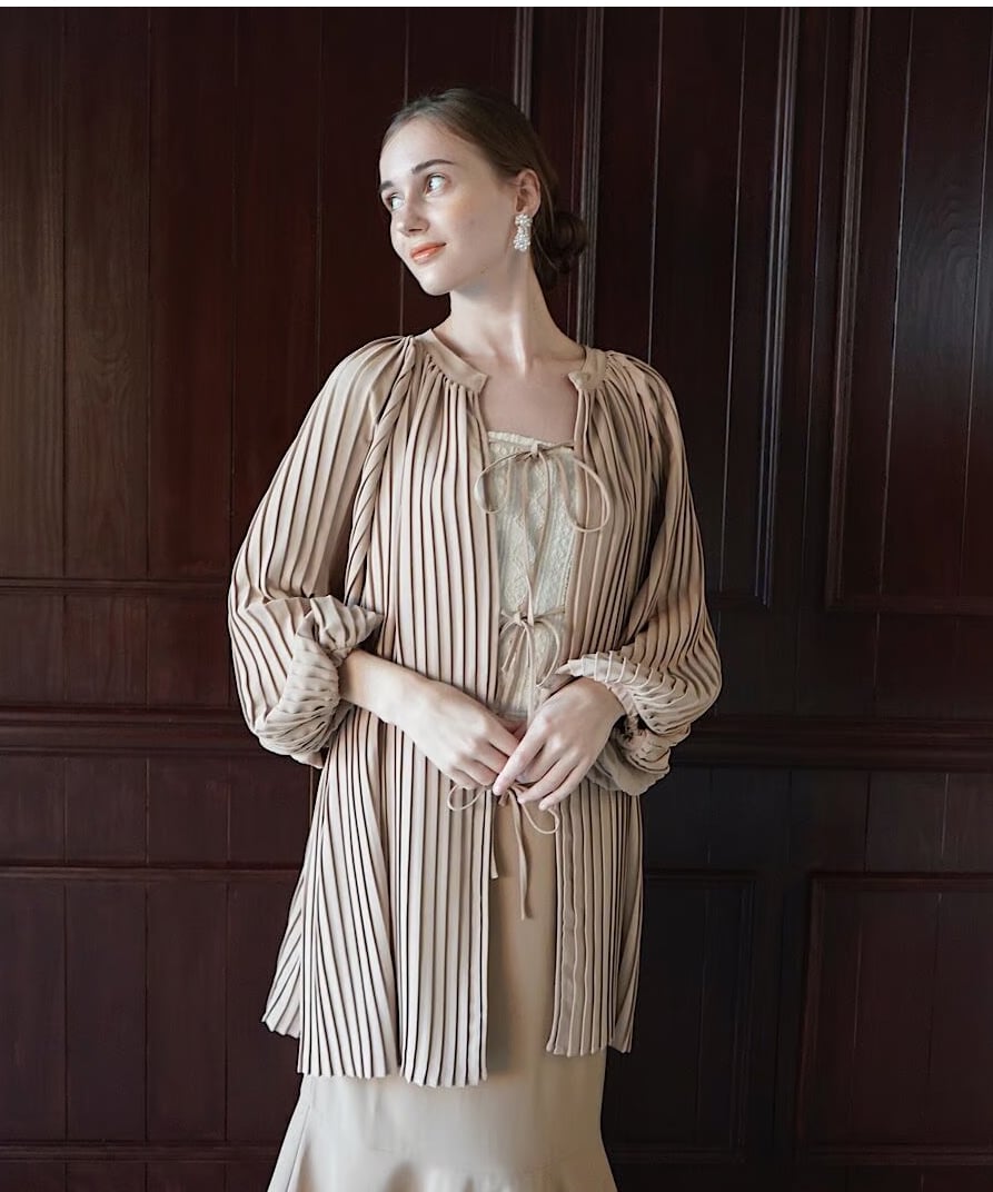 pleats volume blouse | Acka.| エーシーケーエー|公式 pleats volume blouse | Acka.| エーシーケーエー|公式