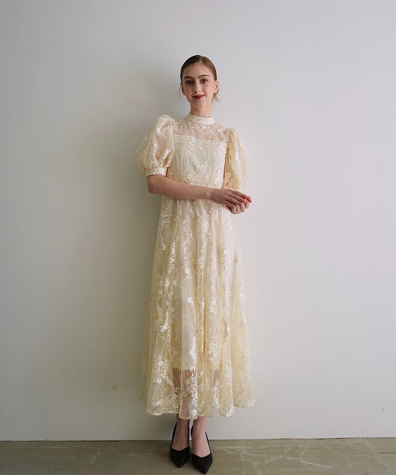 光沢感ありacka. lace flare dress