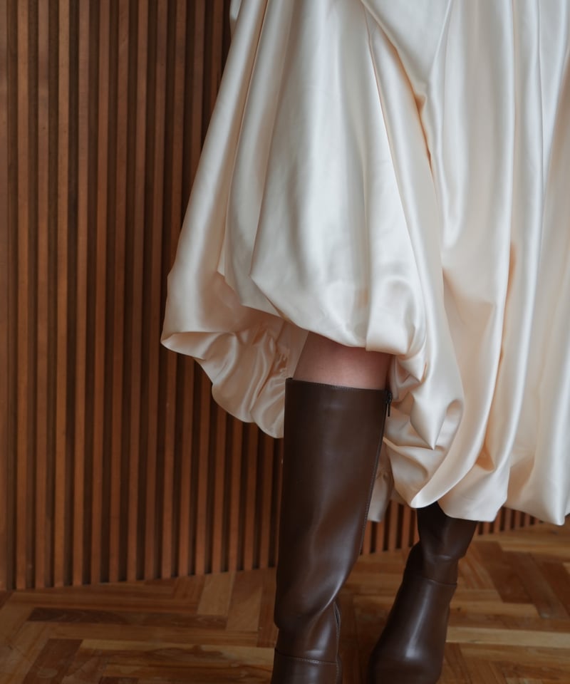 Acka balloon form satin skirt