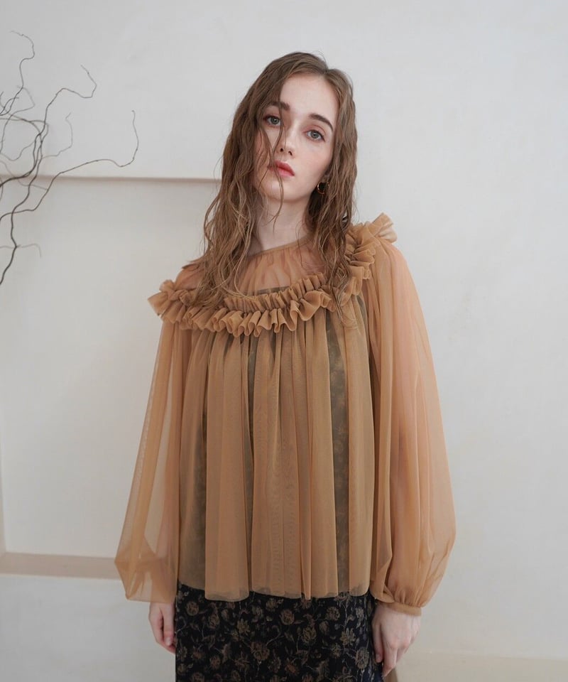 Acka puffy gather blouse