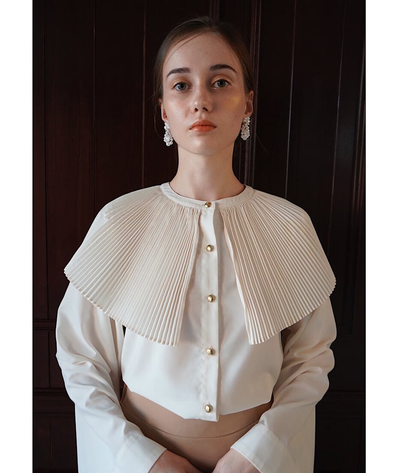 Acka pleats collar blouse