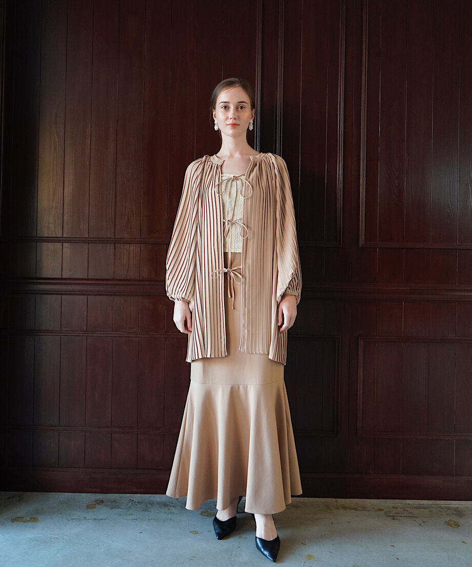 pleats volume blouse | Acka.| エーシーケーエー|公式 pleats volume blouse | Acka.| エーシーケーエー|公式