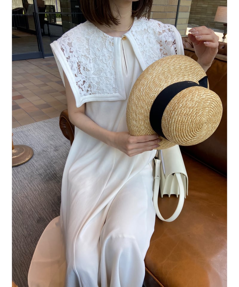 Acka lace no sleeve one-piece