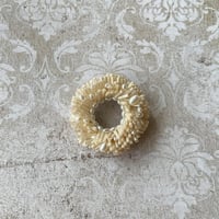 淡水パールとビーズのサークルブローチ
