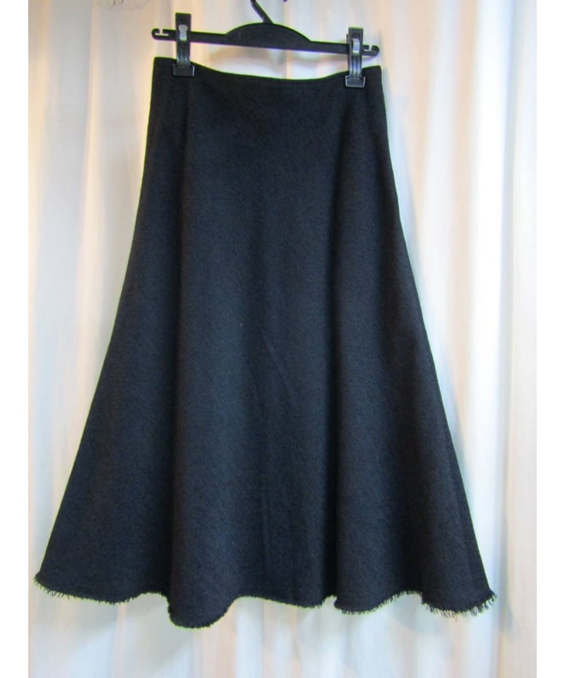 黒のストレートスカート (ヨウジヤマモト) yohji yamamoto +noir 裾切りっぱなしAラインスカート NU-S19-173