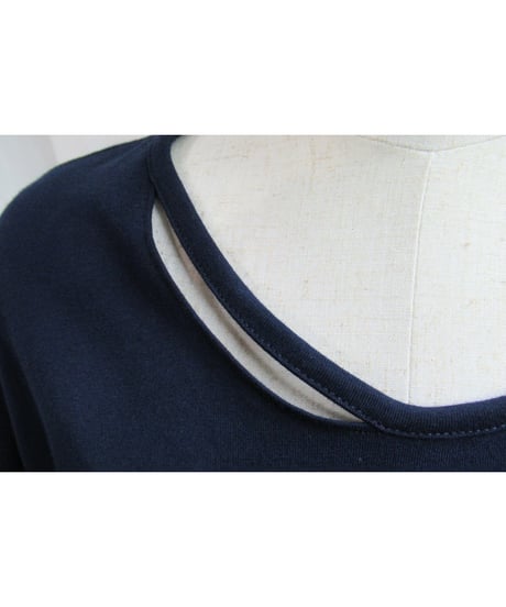 camphor tree 紺 襟カッティングデザインTシャツ