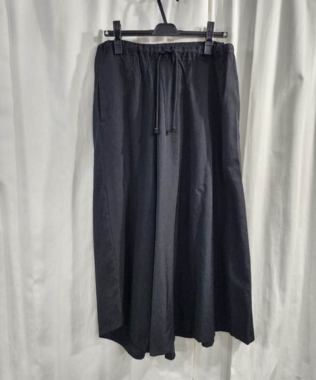 B yohji yamamoto  黒 アシンメトリーデザインサルエルパンツ (NP-P54-107)