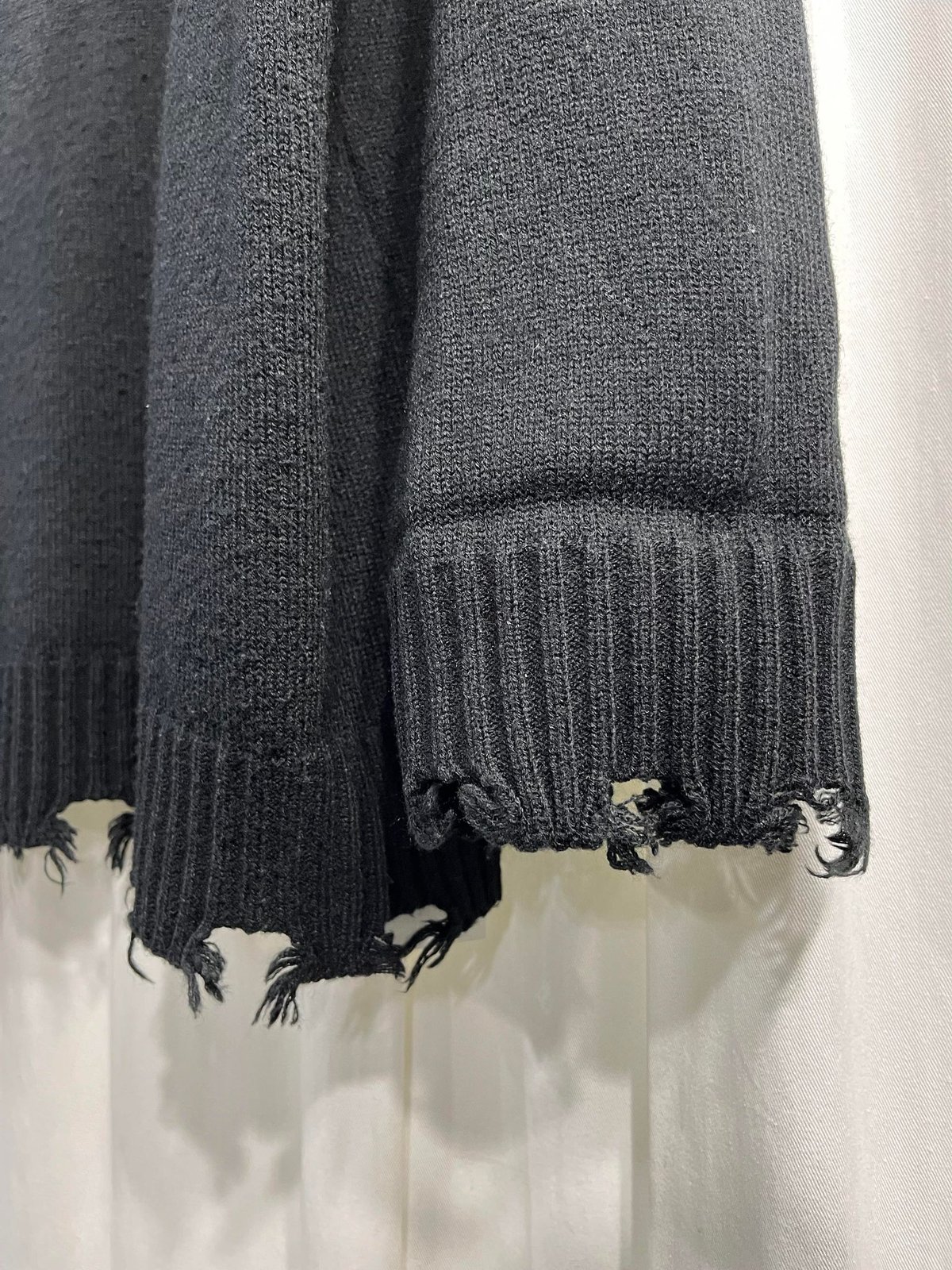 S'YTE yohji yamamoto ダメージ加工 Ⅴネックセーター(UM-K48 S'YTE yohji yamamoto ダメージ加工 Ⅴネックセーター(UM-K48
