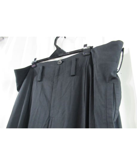 Y’s yohji yamamoto タック入り 裾デザインストレートワイドパンツ（YQ-P06-102）