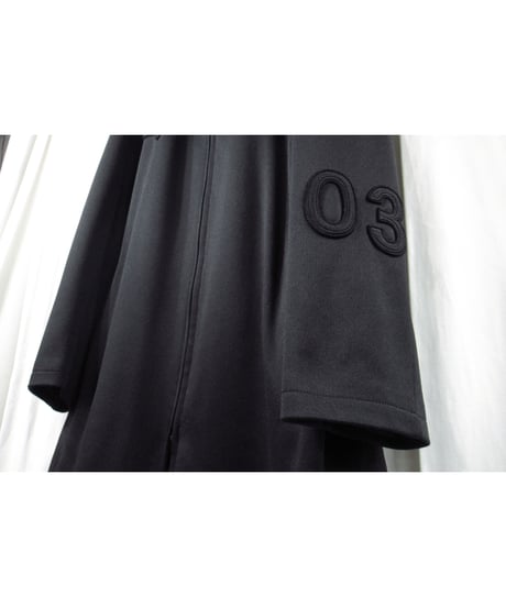 03ss yohji yamamoto pour homme 黒 ロゴ入りゼッケン ロングジャケット（HQ-C01-902）