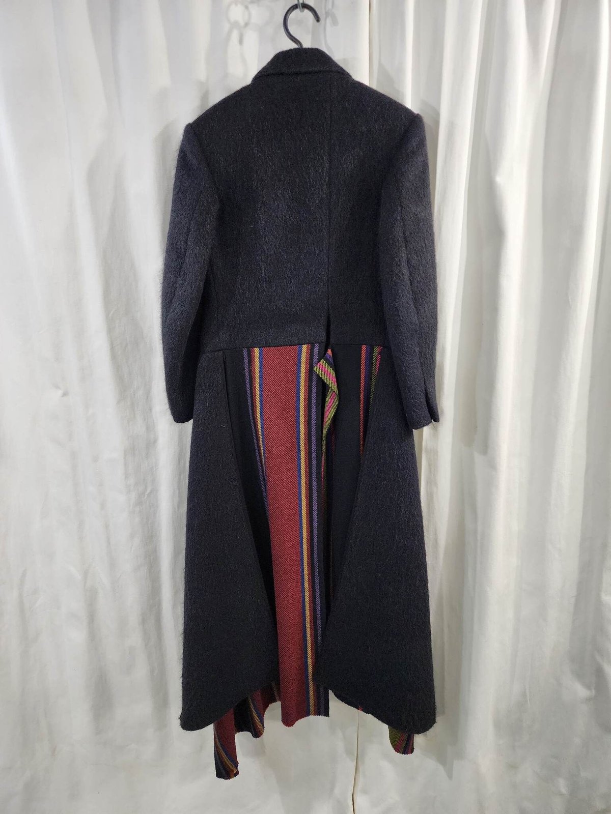 K0600 正絹 振袖 レンタル店放出品 黒 ガード加工 薔薇 はぶき 7号 