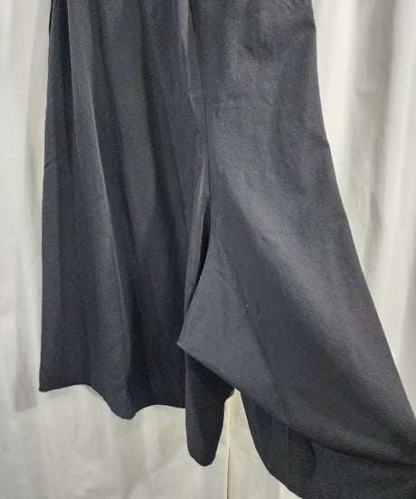 B yohji yamamoto  黒 アシンメトリーデザインサルエルパンツ (NP-P54-107)