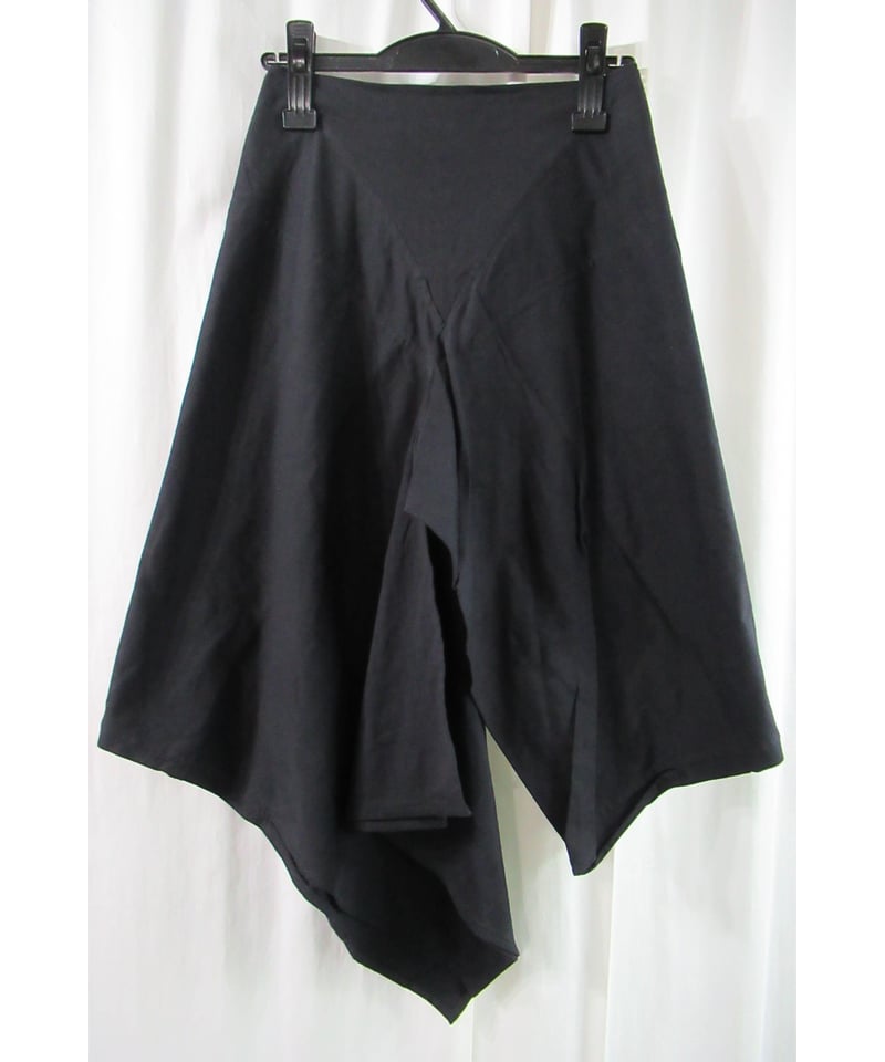 GOTHIC YOHJI YAMAMOTO アシメトリーデザインフレアスカート STAFF STYLING｜THE SHOP YOHJI YAMAMOTO