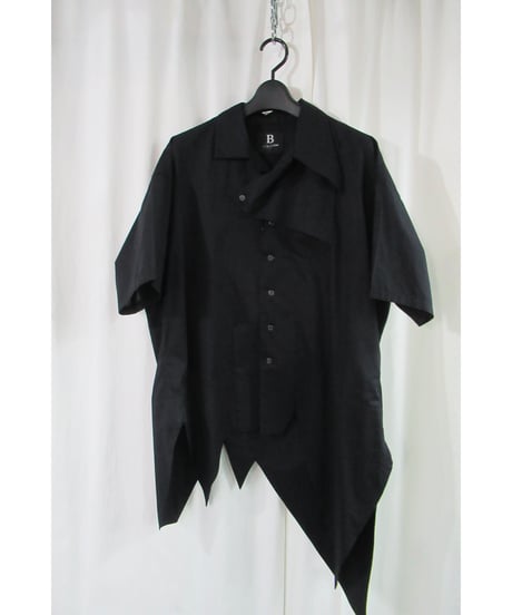 B yohji yamamoto +noir デザイン半袖ブラウス（NW-B53-028）