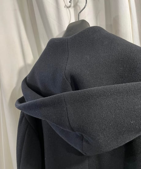 yohji yamamoto + NOIR フード付きロングコート（NI-C05-101）