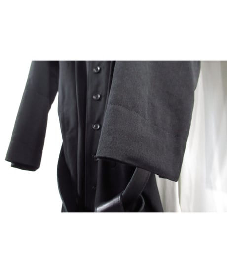 18aw yohji yamamoto pour homme ベルト付き 多釦 ドルマンスリーブデザインロングドレス（HV-D36-100）