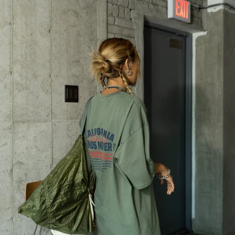 Back print logo tee/3カラー