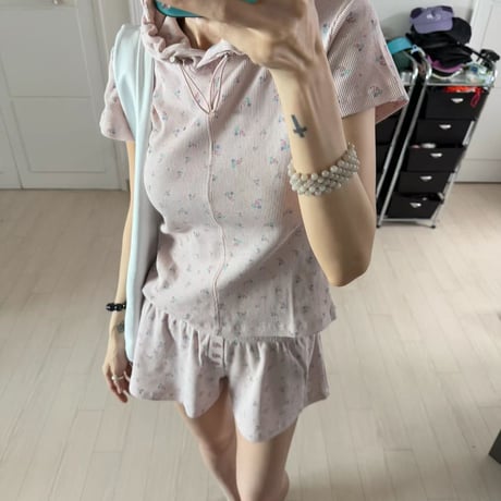 0868 NEW eee 小花柄  hoodie/2カラー