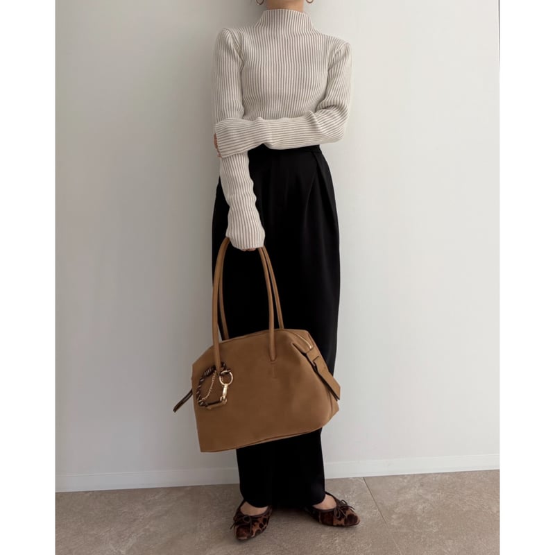 残りわずか】《AMIE original》 カーブtuck pants / black |