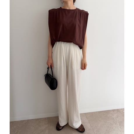 Shoulder Tuck Sleeveless Tops / brown