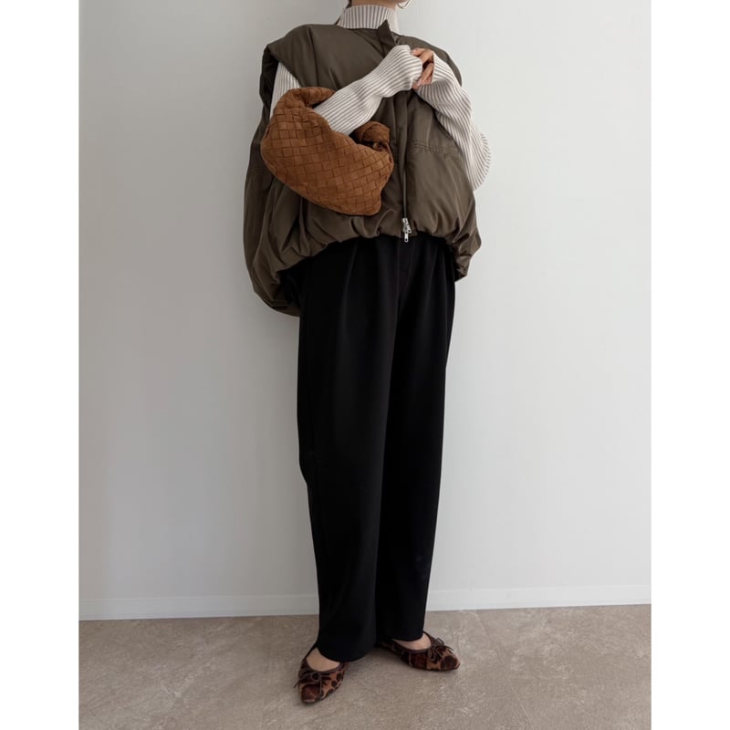 残りわずか】《AMIE original》 カーブtuck pants / black |