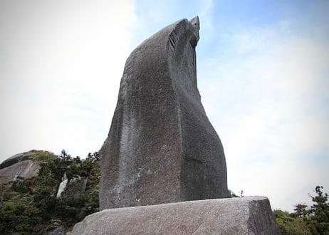 樹齢1000年超の屋久杉でつくる 【屋久杉のお守り】天柱石（台座付き）