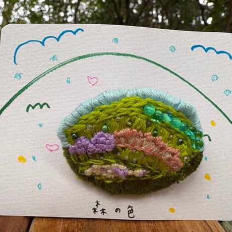 すずのハンドメイドブローチ【森の色】