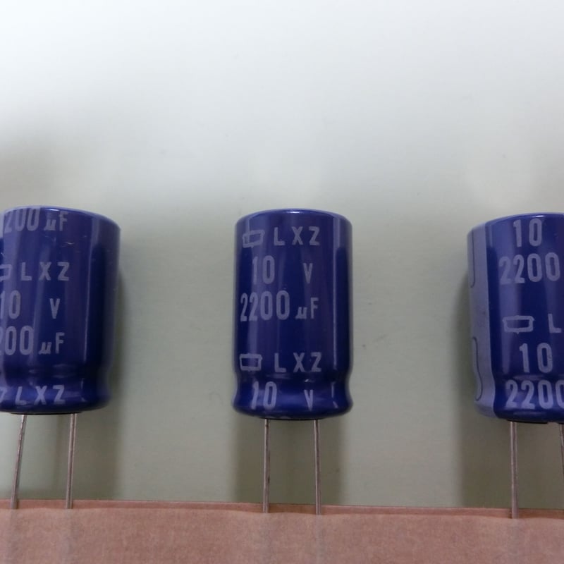 アルミ電解コンデンサ2200μF 10V 105℃ ±20% ELXZ100E□□222M (