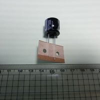 扁平アルミ電解コンデンサ 1000μF 35V 85℃ ±20% URS1V102M (1個) (ニチコン)