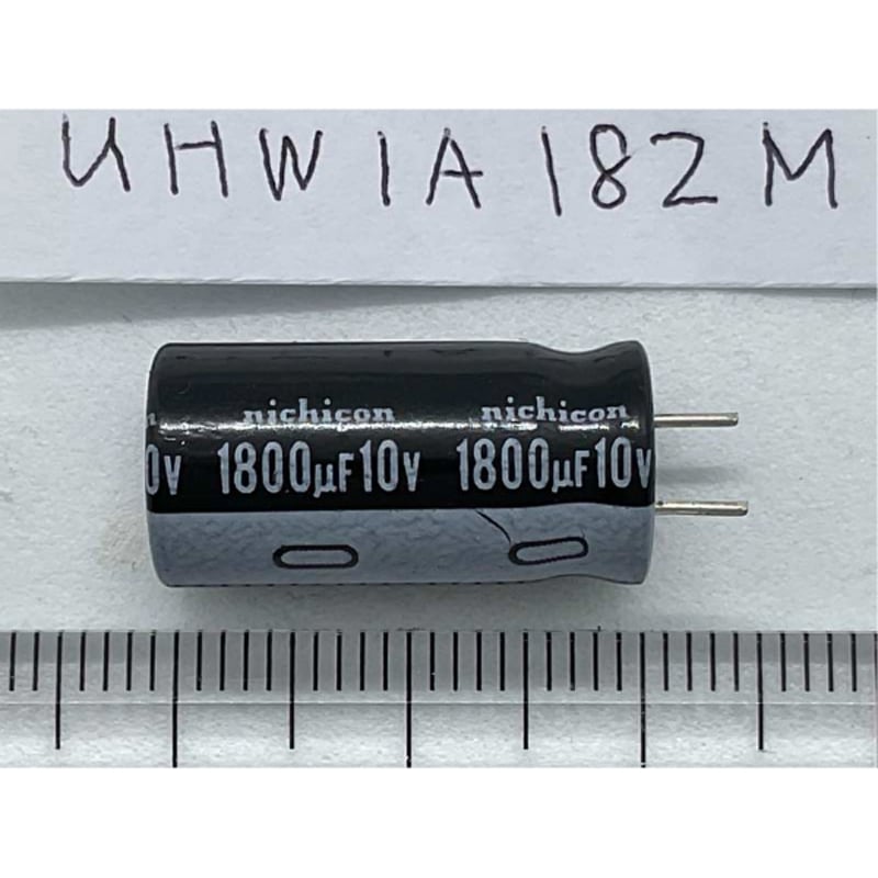 アルミ電解コンデンサ 1800μF 10V 105℃ UHW1A182M (Nichicon)