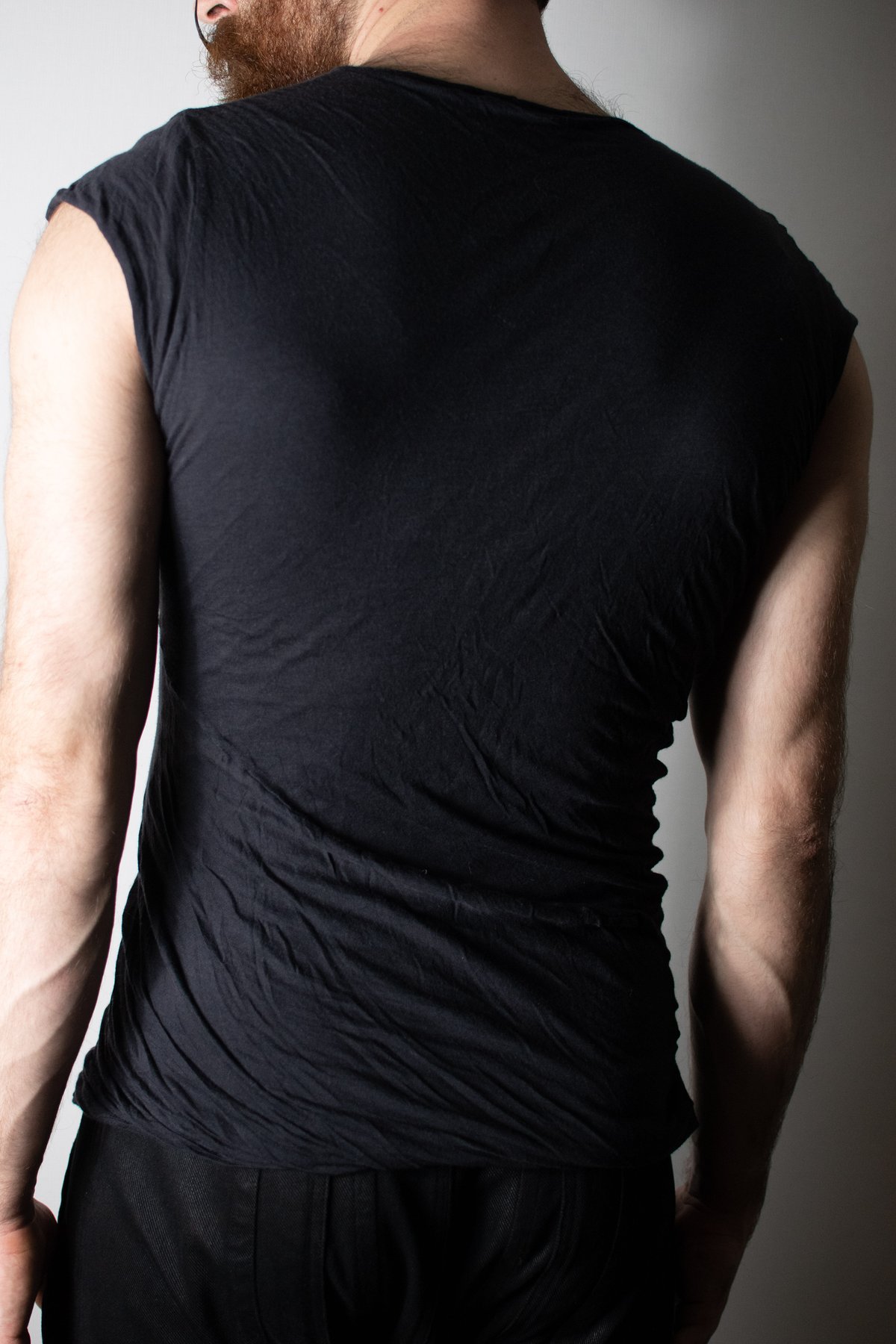 Julius_7 ドレープカットソー 07ss Julius SS07 Underworld Twisted Tank - 187CUM1 |