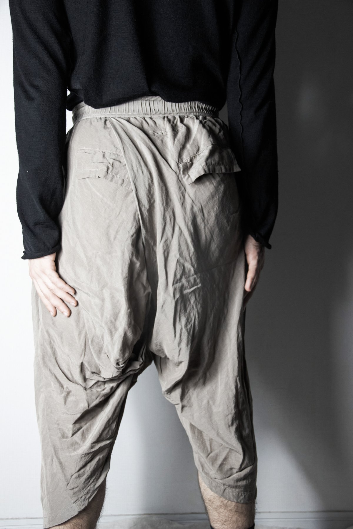 パンツ JULIUS Shirring Crotch Cropped Pants パンツ JULIUS Shirring Crotch Cropped Pants パンツ JULIUS Shirring