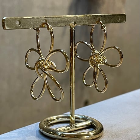 2503PR0769 / Flower twist hoop Pierce（Gold)