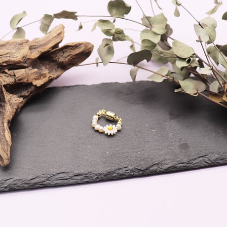 magnet Pearl Flower Earcuff （Pearl） / EC062