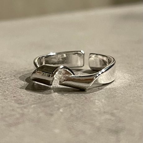 2411RG0537 / Center twist design ring（Silver）
