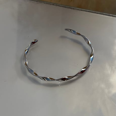 2404BR0045 / Stainless simple wave Bangle（Silver）