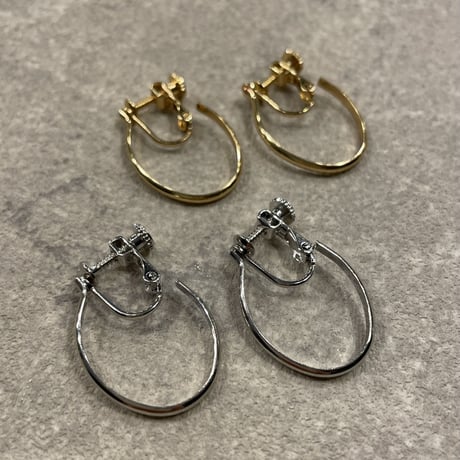 2302_ER0140／Oval Motif Hoop Clip Earings（Silver）