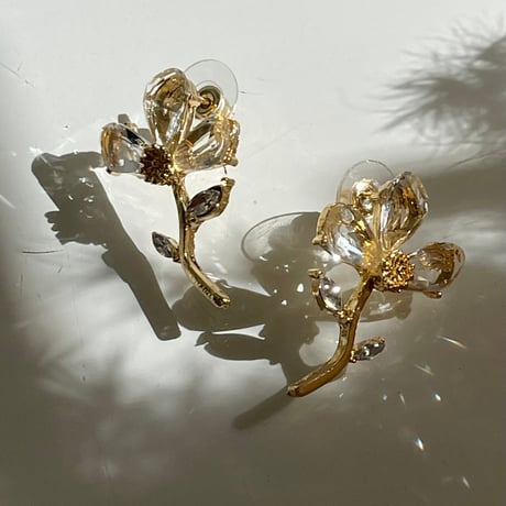 2402PR0657 /Clear stone flower motif Pierce（Gold）