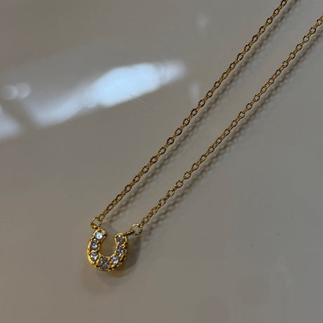 2605NC0393 / Horseshoe Necklace（Gold）