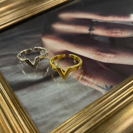 2406RG0476 / V letter mini ring（Gold)