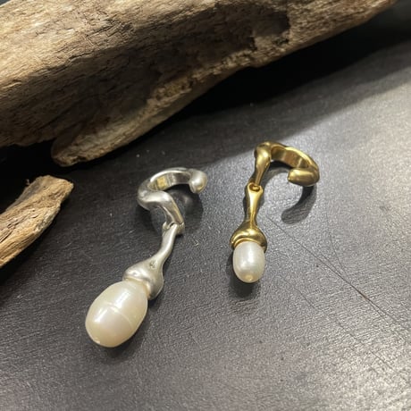 EC112 / Matte Design Pearl Earcuff（Gold/Pearl）